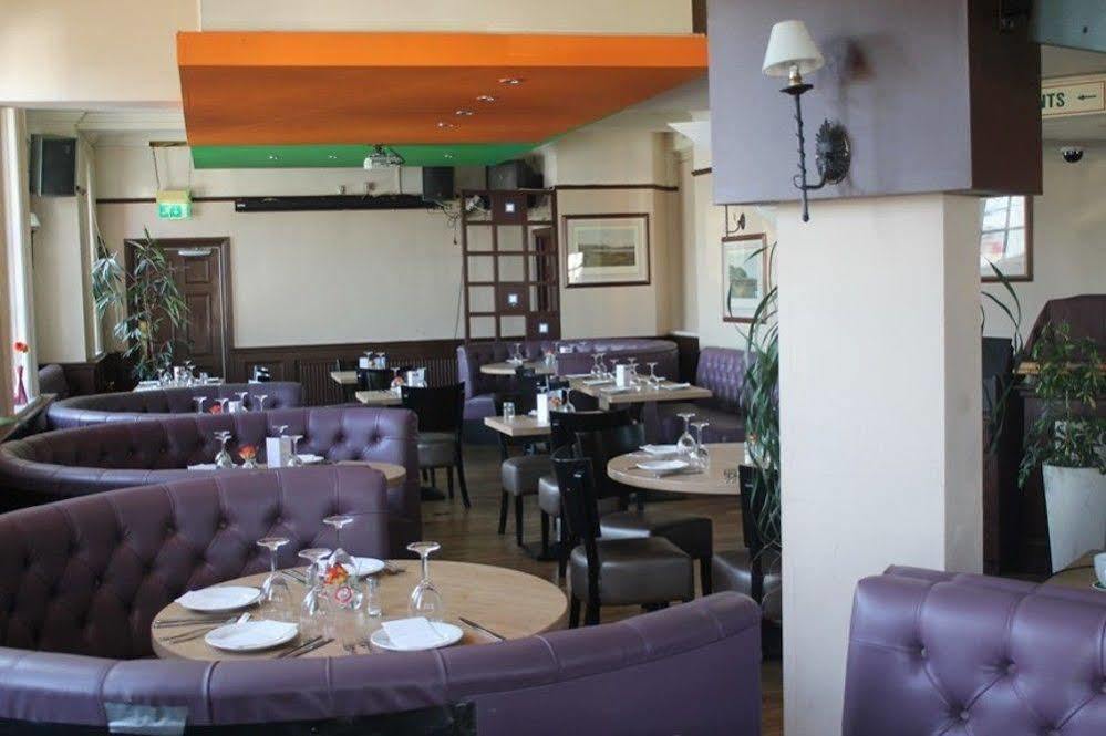Jolly Waggoner Hotel Hounslow Bagian luar foto
