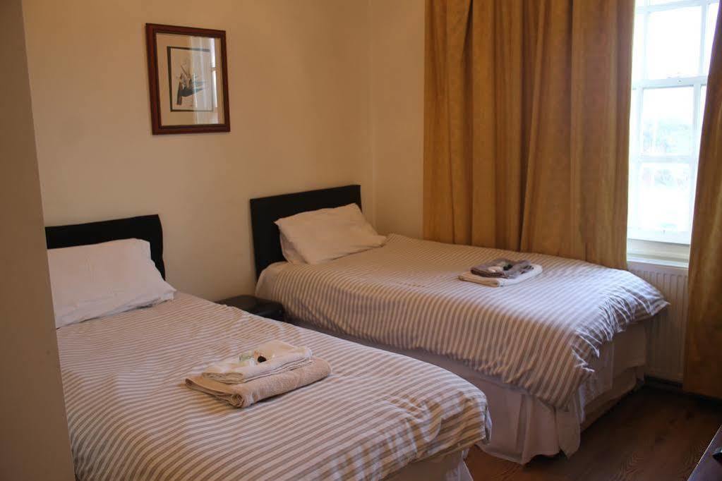 Jolly Waggoner Hotel Hounslow Bagian luar foto