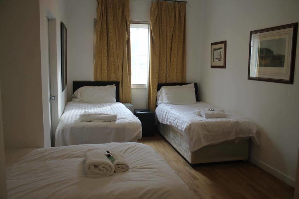 Jolly Waggoner Hotel Hounslow Bagian luar foto